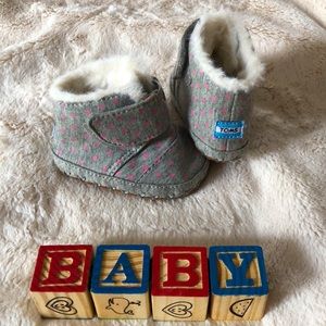 NEW toms fur lined pink polka dot boots